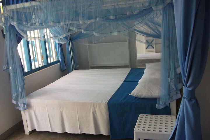 Room 4 of 32