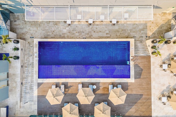 Pool Hotel