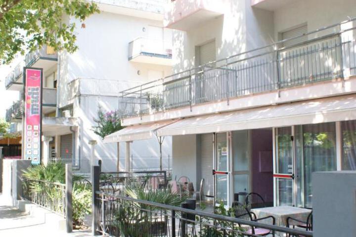 Hotel Midi