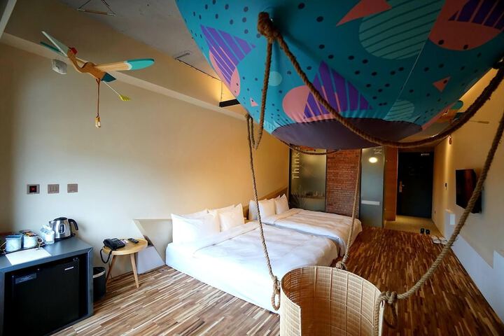 Room 10 of 50