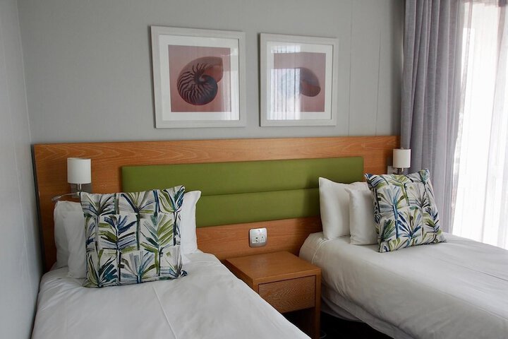 Room 49 of 370