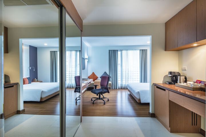 Room 10 of 43