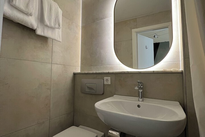 Room 15 of 15