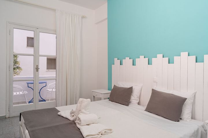 Room 9 of 32