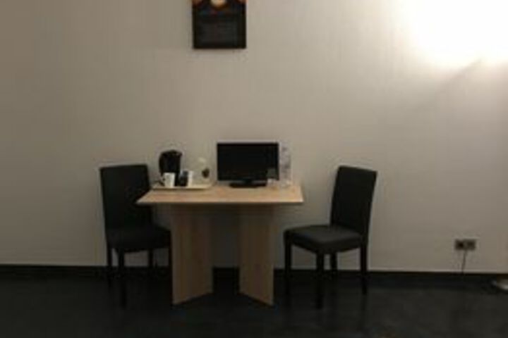 Room 28 of 69