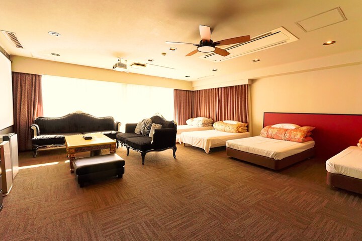 Room 5 of 22