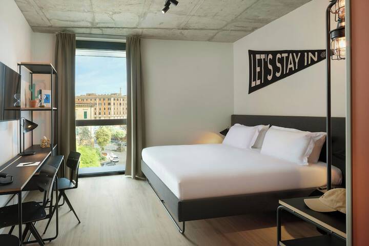 Room 32 of 77