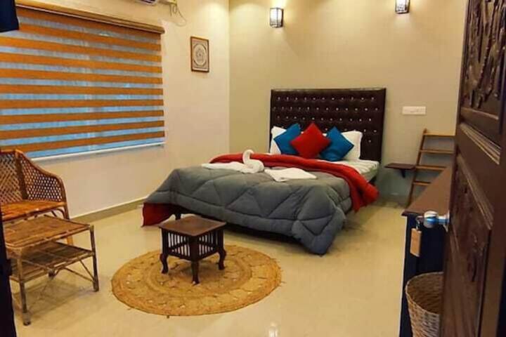 Room 28 of 83