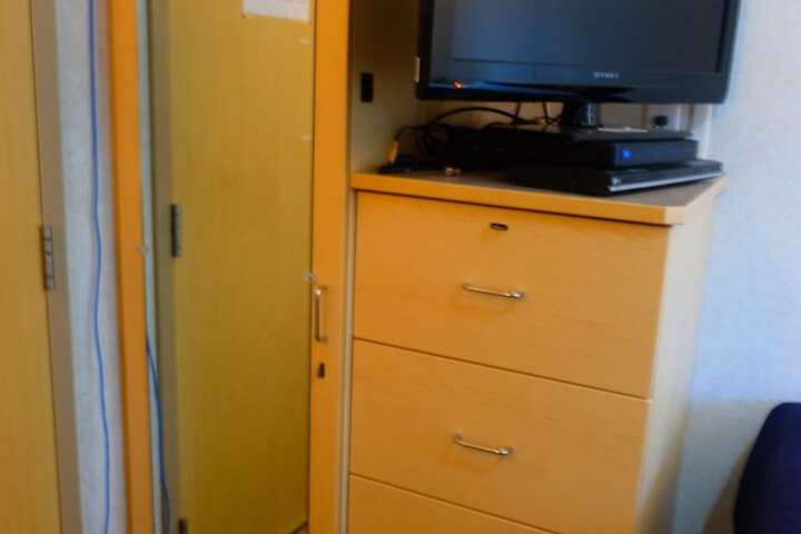 Room 3 of 33