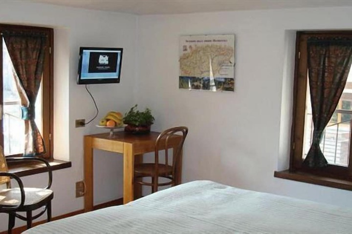 Room 10 of 42