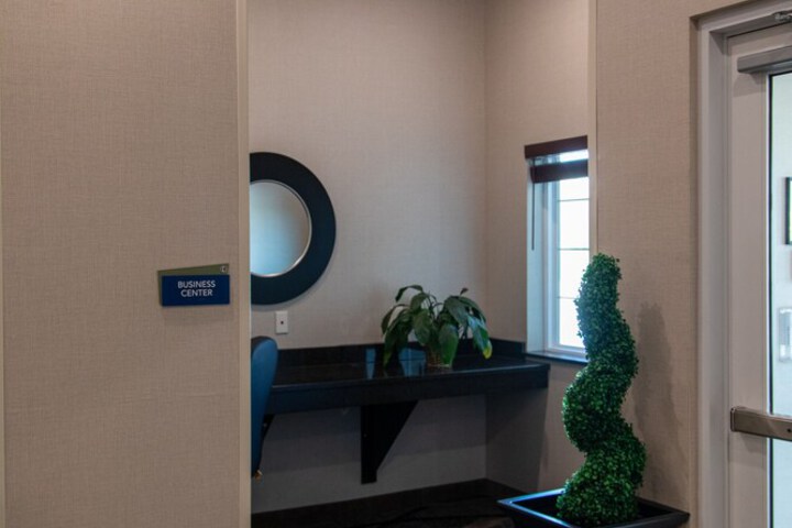 Business Center 45 of 48