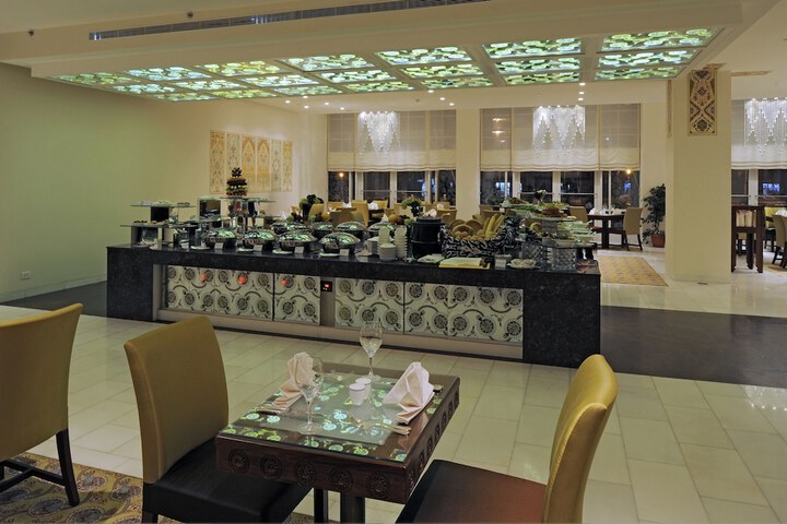 Dining 48 of 55