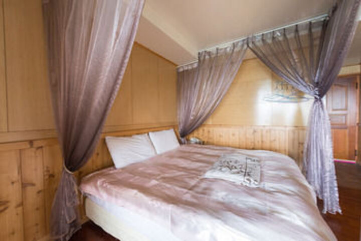 Room 43 of 65