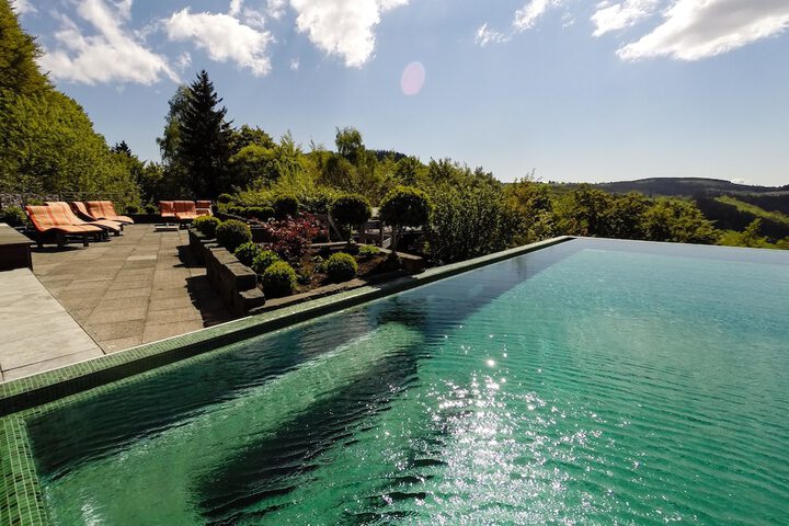 Pool 30 of 70
