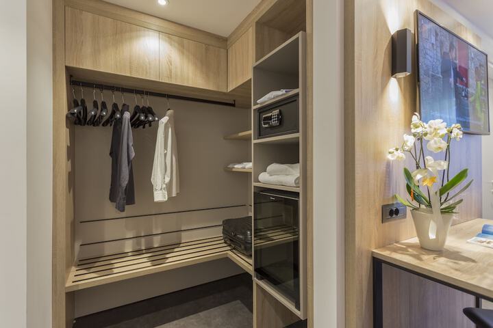Room 4 of 50