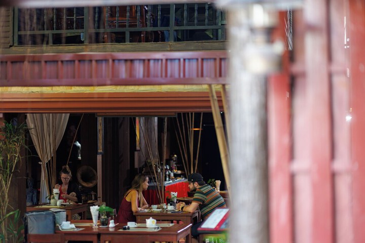 Dining 40 of 61