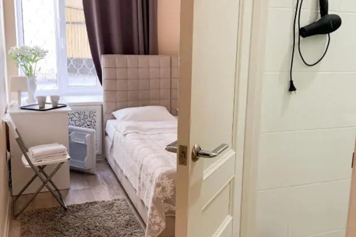 Room 7 of 12