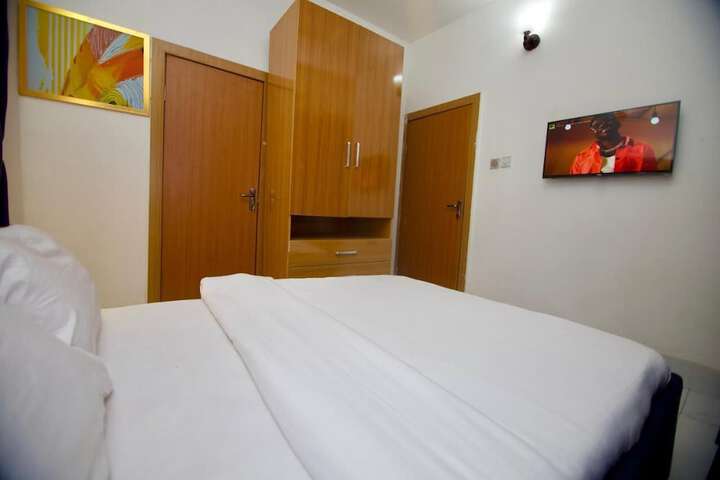 Room 3 of 41