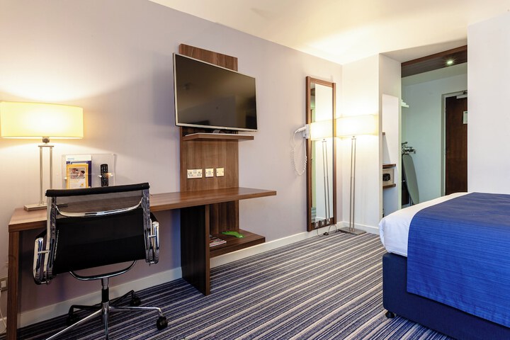 Room 14 of 48
