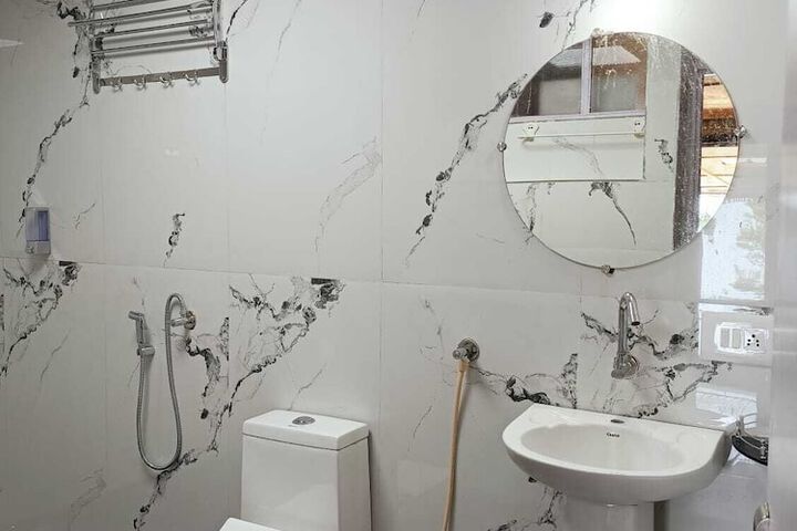 Room 152 of 195