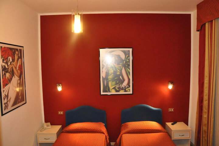 Room 24 of 52