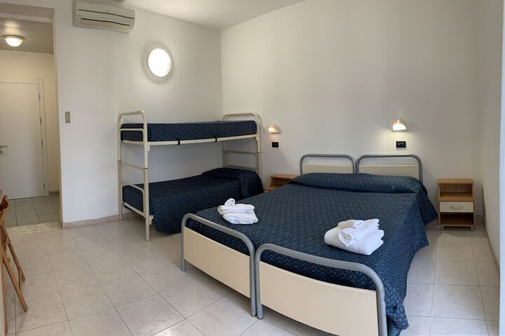 Room 33 of 70