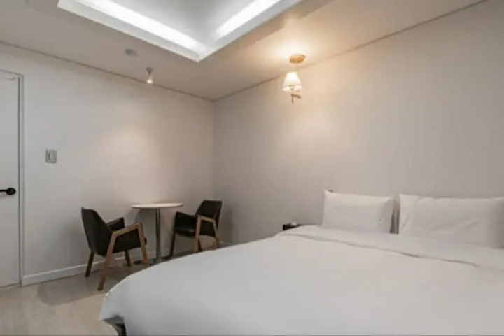 Room 4 of 22
