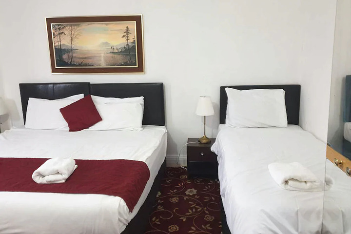 Room 4 of 6