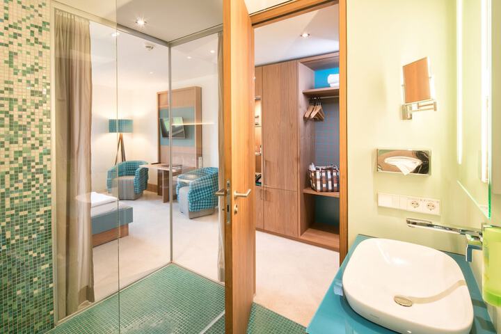 Room 3 of 52