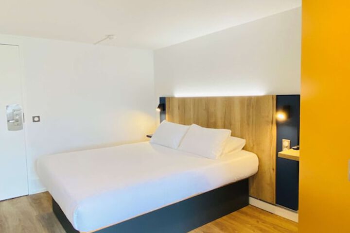 Room 5 of 33