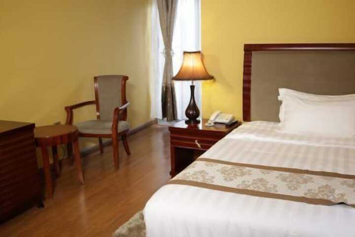 Room 9 of 14