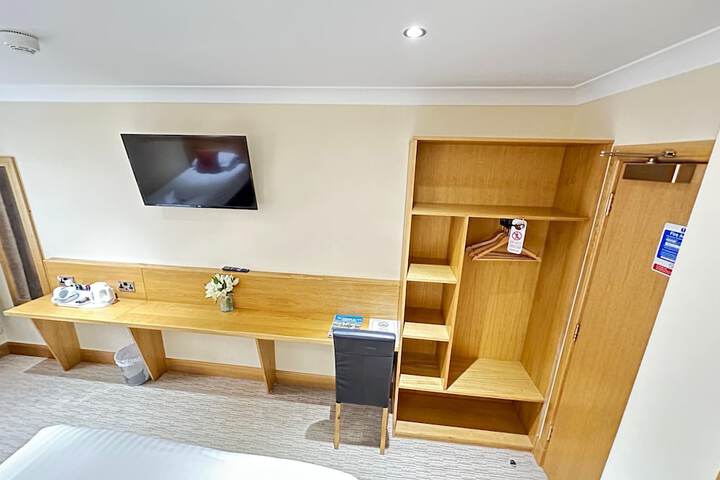 Room 19 of 28