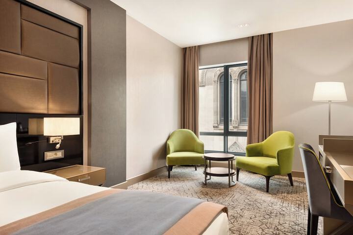 Room 15 of 80