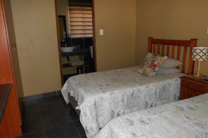 Room 13 of 76