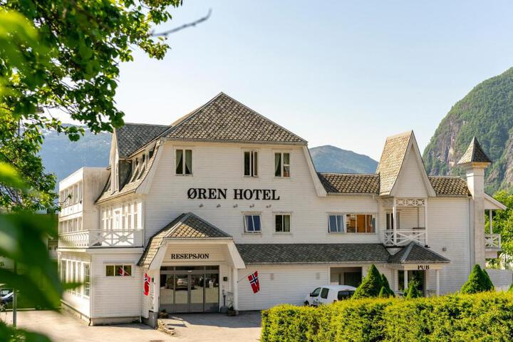 Exterior of Øren Hotel