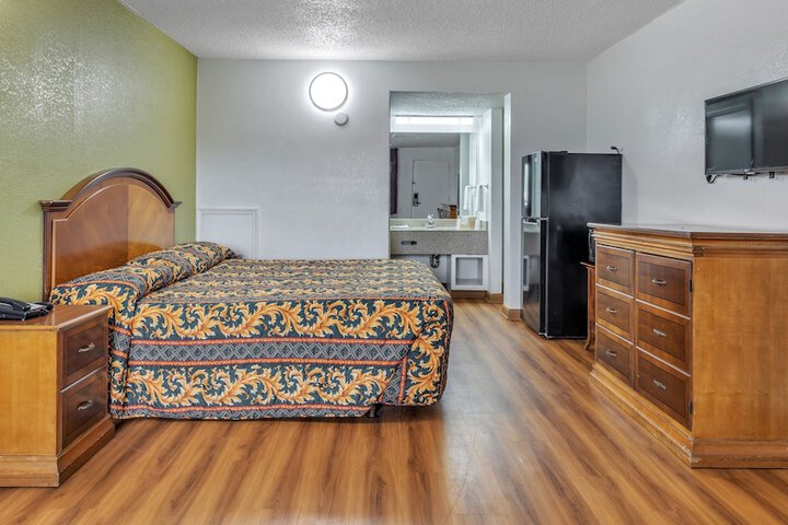 Room 11 of 34