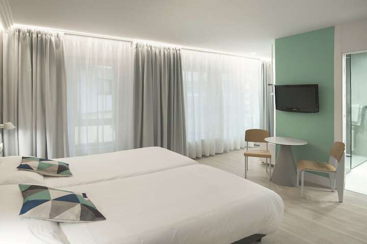 Room 12 of 41