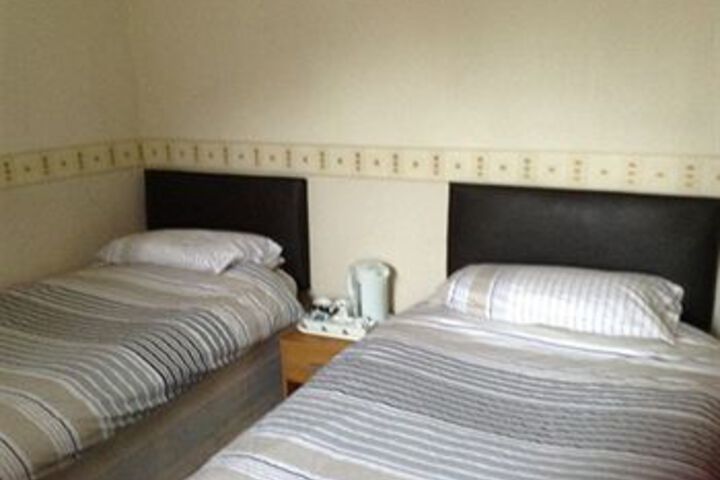 Room 8 of 11