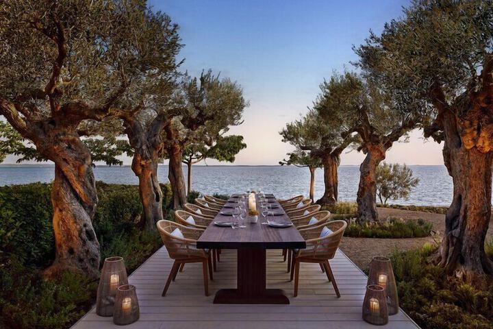 Dining 572 of 611