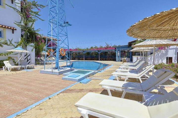 Hotel Pool