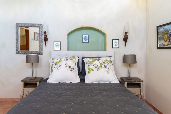 Room 2 of 5