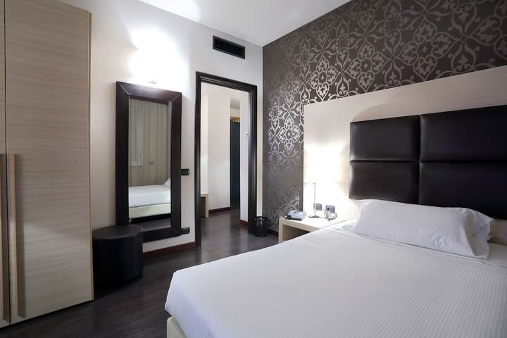 Room 9 of 31