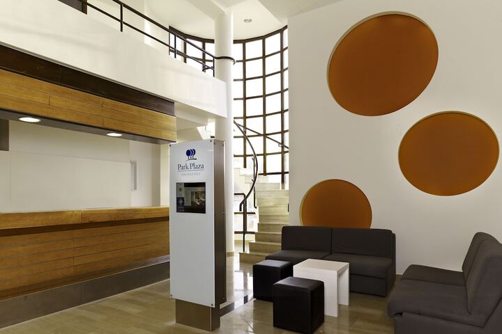 Entrance & Lobby