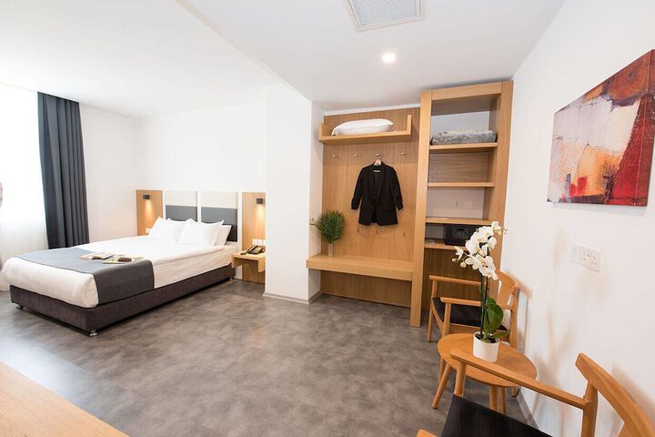 Room 7 of 25