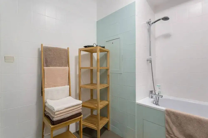 Room 10 of 15