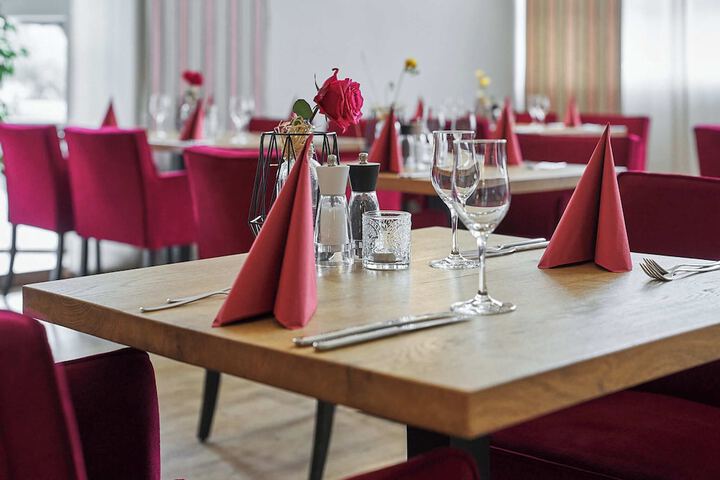 Dining 46 of 83