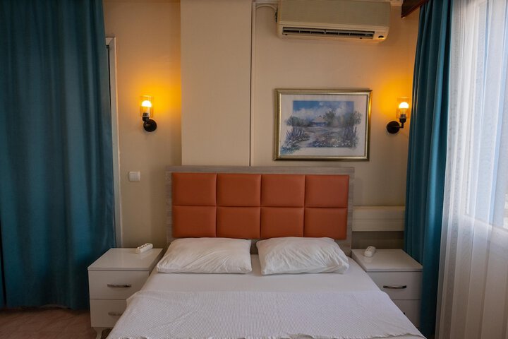 Room 10 of 27