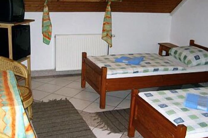 Room 6 of 51
