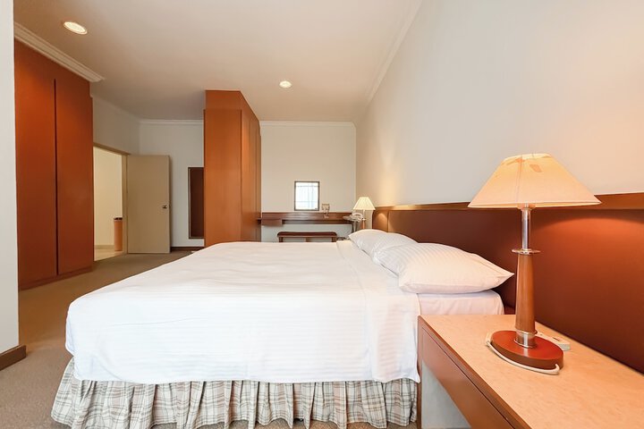 Room 5 of 61