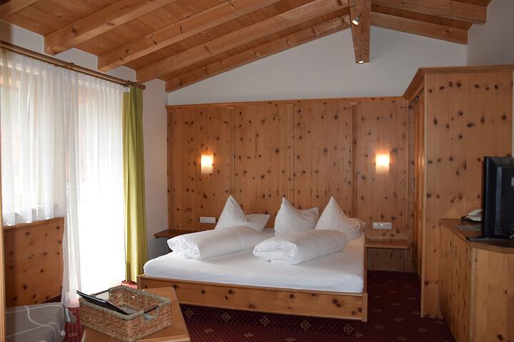 Room 13 of 73